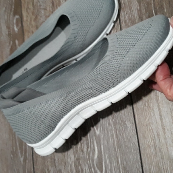 Freedom Fit grey mesh loafers. Mint condition. 9 wide - Picture 4 of 11